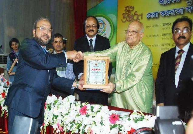 শীর্ষ করদাতার সম্মাননা পেল ইসলামী ব্যাংক