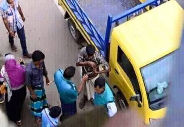 চট্টগ্রামের ৩০ স্পটে চাঁদাবাজি ট্রাফিক পুলিশের