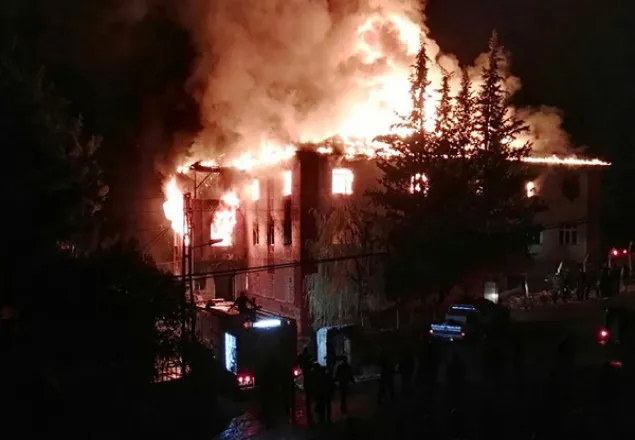 তুরস্কে ছাত্রাবাসে অগ্নিকাণ্ডে নিহত ১২