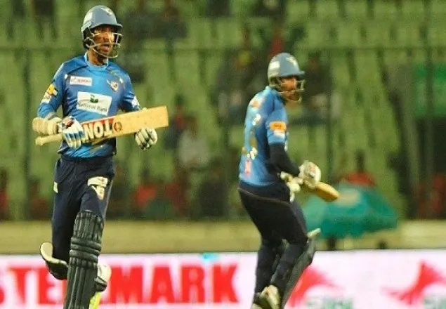 টস জিতে ব্যাটিংয়ে ঢাকা ডায়নামাইটস