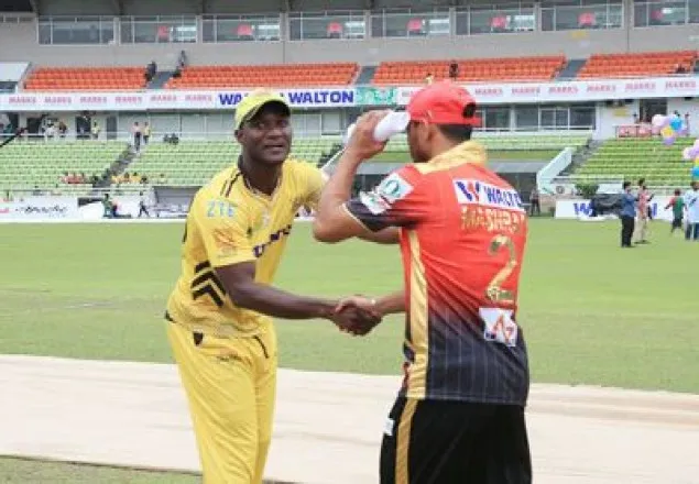 ১২৫ রানের টার্গেটে কুমিল্লার ব্যাটিং শুরু