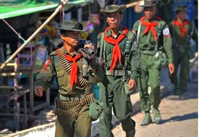 নাফ নদীতে মানুষ ভর্তি নৌকায় বিজিপির গুলি