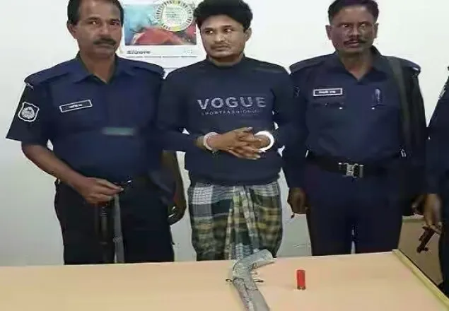 ফেনীতে যু্বলীগ নেতা অস্ত্র ও ইয়াবাসহ গ্রেপ্তার