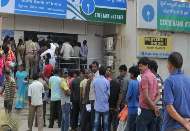 টাকা তোলার লাইনে মৃত্যু, এগিয়ে এলোনা কেউ