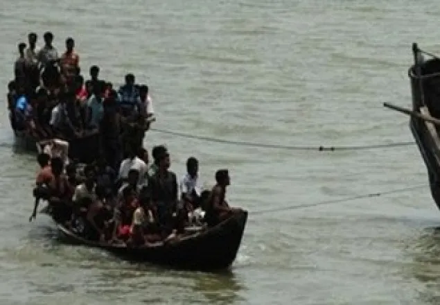 টেকনাফে রোহিঙ্গাবাহী আরো ৪ নৌকা ফেরত