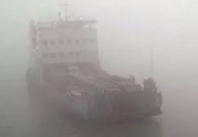 ঘন কুয়াশায় পাটুরিয়া-দৌলতদিয়ায় ফেরি চলাচল বন্ধ