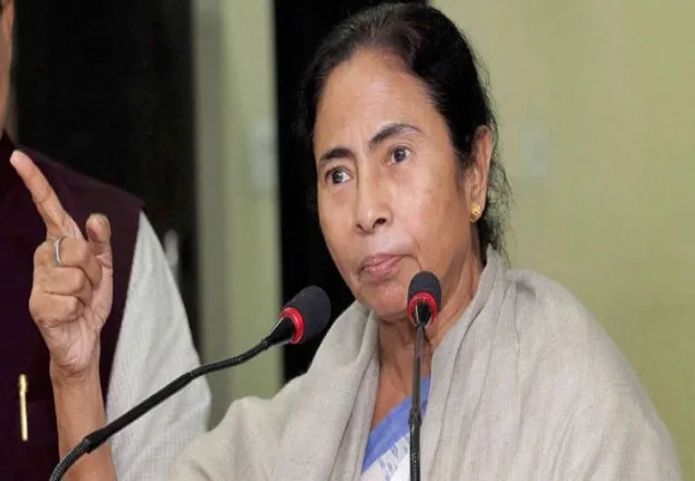 সরকারের বিরুদ্ধে একসঙ্গে প্রতিবাদ করার আহ্বান মমতার