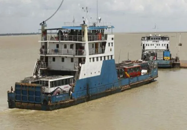 ৫ ঘণ্টা পর পাটুরিয়া-দৌলতদিয়া নৌরুটে ফেরি চলাচল শুরু