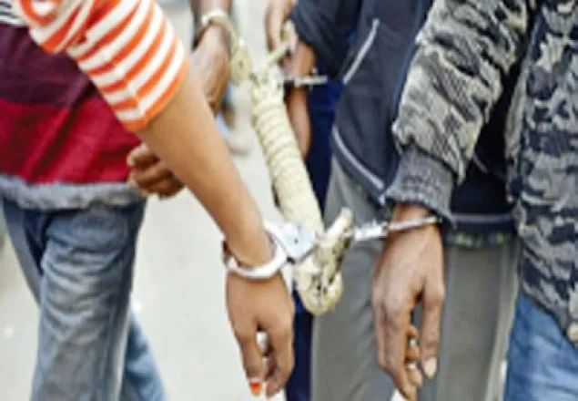নৌবাহিনীর অভিযানে ১৪ দস্যু আটক, ৪ জেলে উদ্ধার 