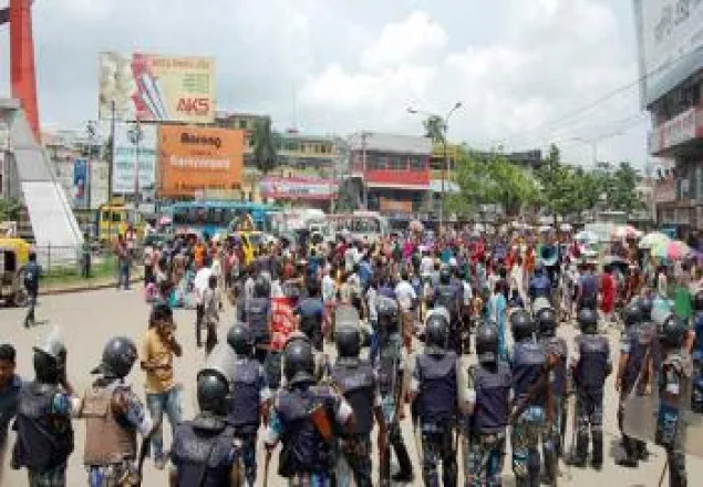 পুলিশি হামলার নিন্দা ও বেতন-ভাতাদি পরিশোধের আহ্বান