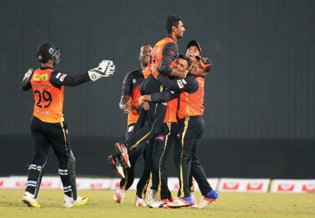 ফাইনালে উঠতে খুলনার লক্ষ্য ১৪১ রান