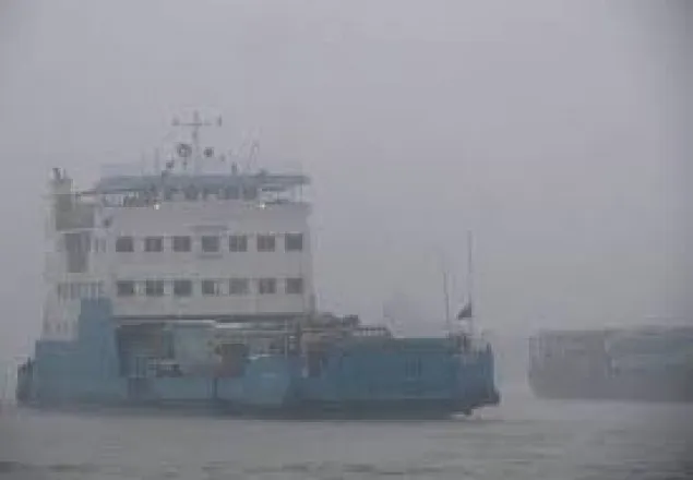 শিমুলিয়া-কাওড়াকান্দি নৌরুটে ফেরি চলাচল বন্ধ