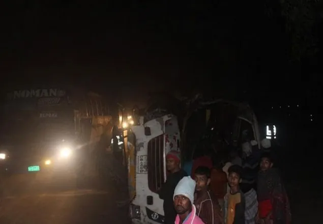 এজতেমার বাস খাদে পড়ে নিহত ১, আহত ৪০