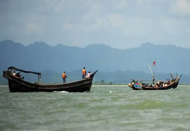 আজও রোহিঙ্গা বহনকারী ৮ নৌকা ফেরত
