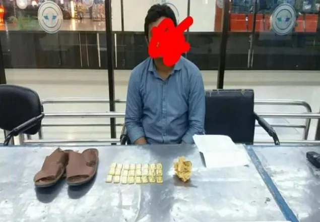 শাহজালালে যাত্রীর স্যান্ডেলে পৌনে তিন কেজি স্বর্ণ!