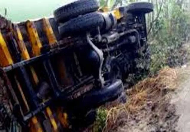 নাটোরে পিকআপ উল্টে সেনা সদস্য নিহত