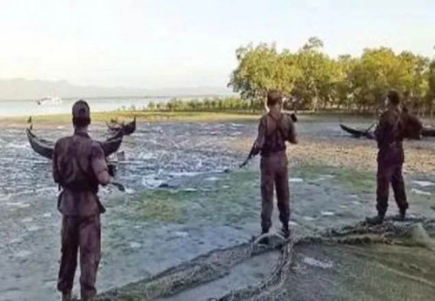 রোহিঙ্গাদের ১১ নৌকা ফেরত পাঠিয়েছে বিজিবি