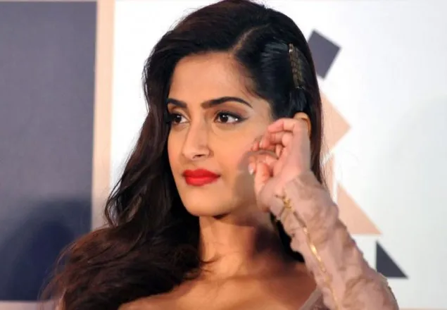 ছেলেবেলায় যৌন হয়রানির কথা বললেন সোনম