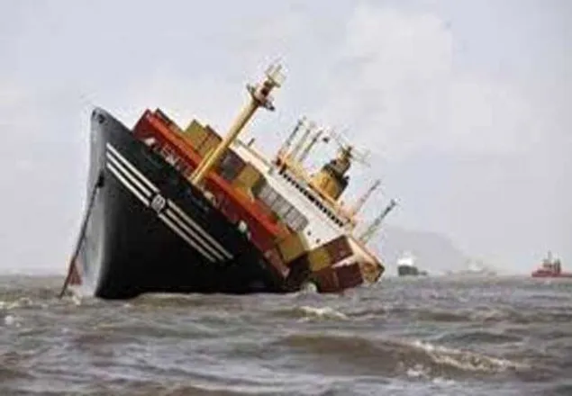 বঙ্গোপসাগরে পণ‌্যবোঝাই ৪ জাহাজ ডুবি