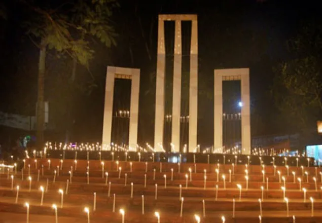 নড়াইলে ৫ হাজার মোমবাতি জ্বালিয়ে বুদ্ধিজীবি দিবস পালিত