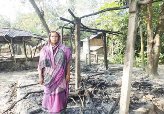 ঝিনাইদহে র‌্যাব সদস্যের বাড়ীতে আগুন