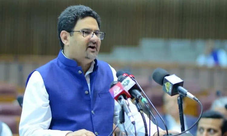 পদত্যাগ করছেন পাকিস্তানের অর্থমন্ত্রী