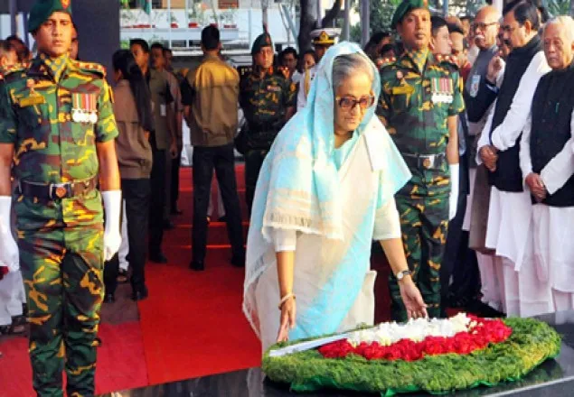 বঙ্গবন্ধুর প্রতিকৃতিতে প্রধানমন্ত্রীর শ্রদ্ধা