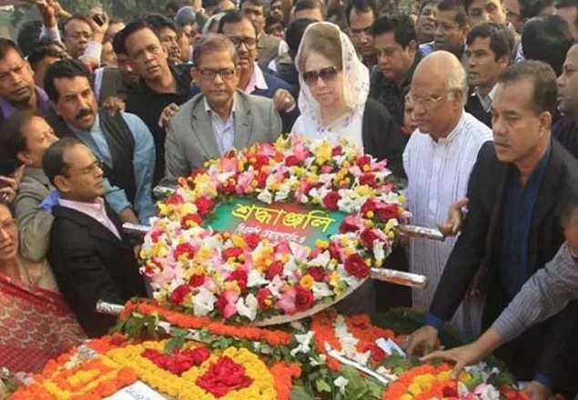 জাতীয় স্মৃতিসৌধে খালেদা জিয়ার শ্রদ্ধা