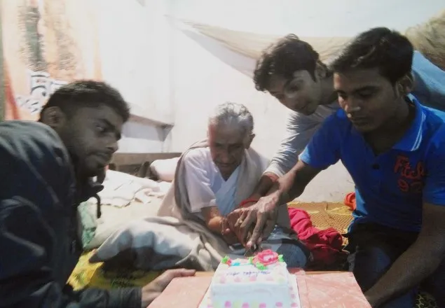 স্পর্শ বাংলা’র প্রতিষ্ঠা বার্ষিকীর কেক কাটলেন ‘নীহার বালা’