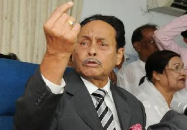 ‘সবাই আমার পায়ে দড়ি দিয়ে রাখতে চায়’