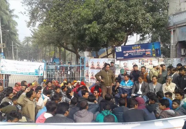 আ.লীগ-ছাত্রলীগের বাধায় রাবির নিয়োগ পরীক্ষা বন্ধ