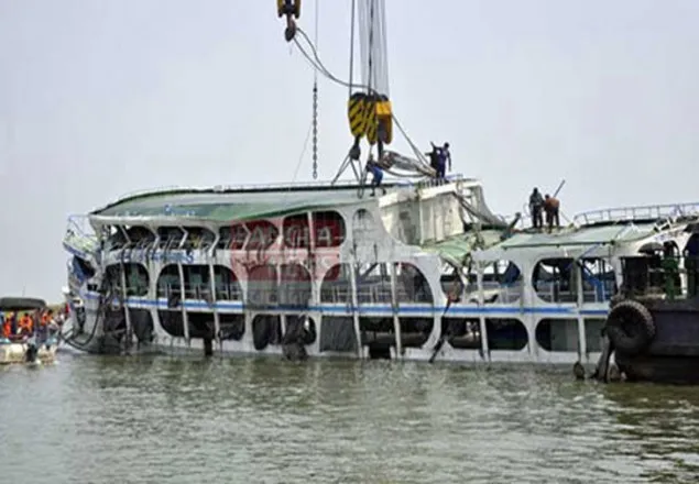চরকিশোরগঞ্জে বাল্কহেড ও লঞ্চের সংঘর্ষ, আহত ১০