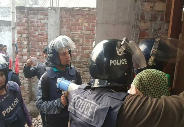 জঙ্গি আস্তানার ভেতর দুজন পড়ে আছে