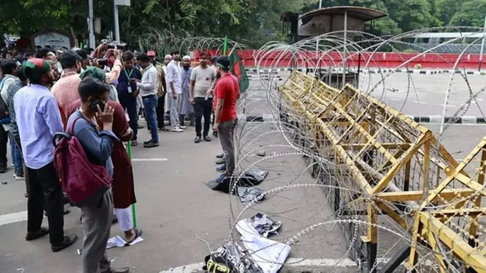 ছদ্মবেশে ধানমন্ডি ৩২-এ যাওয়ার পরিকল্পনা আ.লীগ নেতাকর্মীদের, সতর্ক পুলিশ