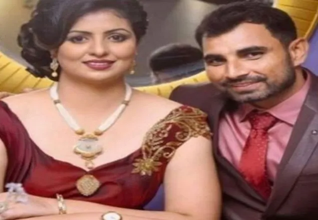 ক্রিকেটারের স্ত্রীর ছবি নিয়ে সামাজিক যোগাযোগ মাধ্যমে বিতর্ক