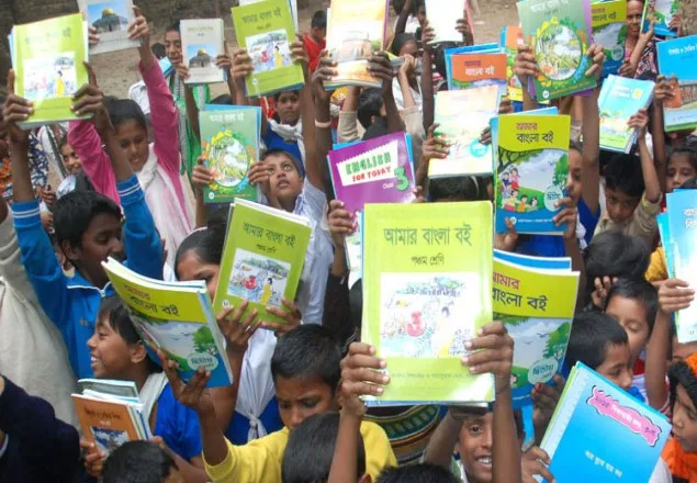 দিনাজপুরে নতুন বই পাচ্ছে আট লাখ শিক্ষার্থী