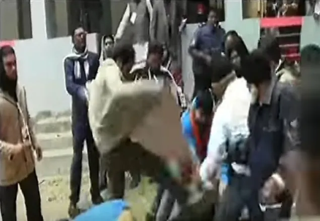 মাদারীপুরে ভোটকেন্দ্রে সংঘর্ষ, বিজিবি মোতায়েন(ভিডিও)