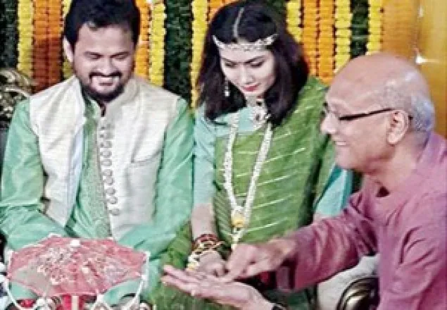 বছরের শেষ দিন শিক্ষামন্ত্রীকে শ্বশুর বানালেন ইমরান এইচ সরকার