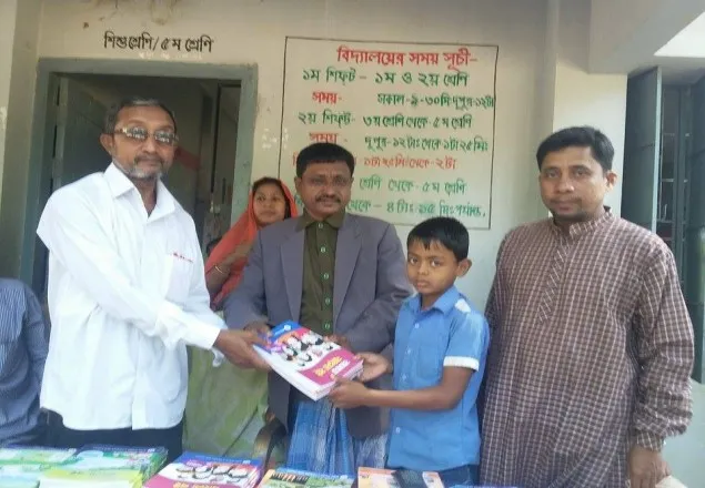 আদার চর সরকারি প্রাথমিক বিদ্যালয়ে বই বিতরণ উৎসব অনুষ্টিত
