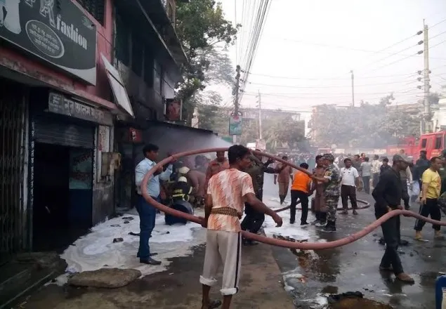 খুলনায় রাকিব হত্যার সেই গ্যারেজে আগুন