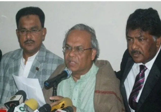 গণতন্ত্রকে দুমড়ে-মুচড়ে কথা বলা বন্ধ করতেই হুমকি দিচ্ছে