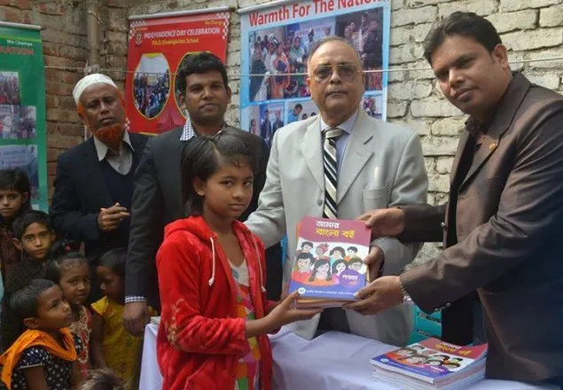 নতুন বই বিতরণ উৎসবে আনন্দিত আশ্রয় পরিবার