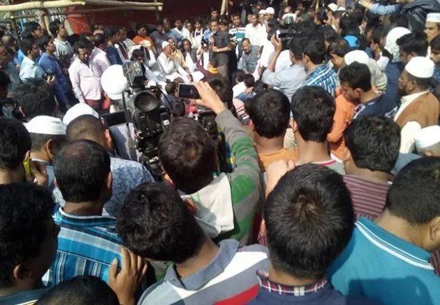 অগ্নিকাণ্ডে ক্ষতিপূরণের ঘোষণা না আসা পর্যন্ত বিক্ষোভ
