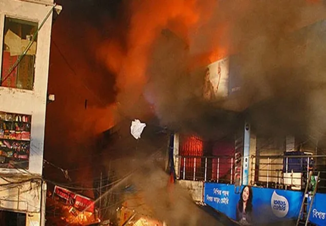 ডিসিসি মার্কেটেই ব্যবসা করতে চান ক্ষতিগ্রস্ত ব্যবসায়ীরা