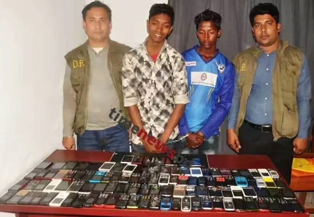 চট্টগ্রামে ১০৫টি চোরাই মোবাইলসহ আটক ২ 