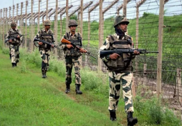 দুই বাংলাদেশীকে ধরে নিয়ে গেছে বিএসএফ