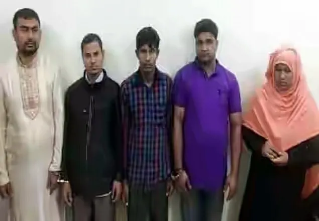 চট্টগ্রাম ২২হাজার ইয়াবা ও ২টি প্রাইভেট কারসহ আটক ৫