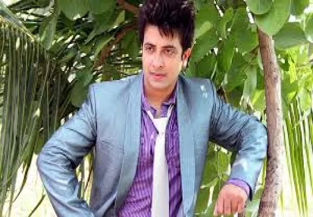 শাকিবের আগমনে জমে উঠছে শিল্পী সমিতি নির্বাচন