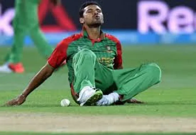 দীর্ঘদিনের জন্য মাঠের বাহিরে মাশরাফি