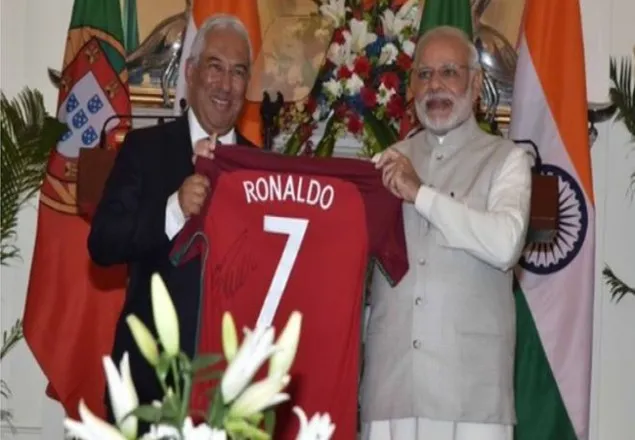 রোনান্ডোর জার্সি উপহার পেলেন মোদি